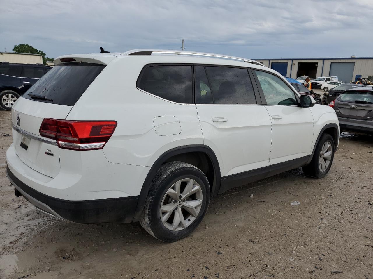 Photo 2 VIN: 1V2LR2CA6KC562634 - VOLKSWAGEN ATLAS 