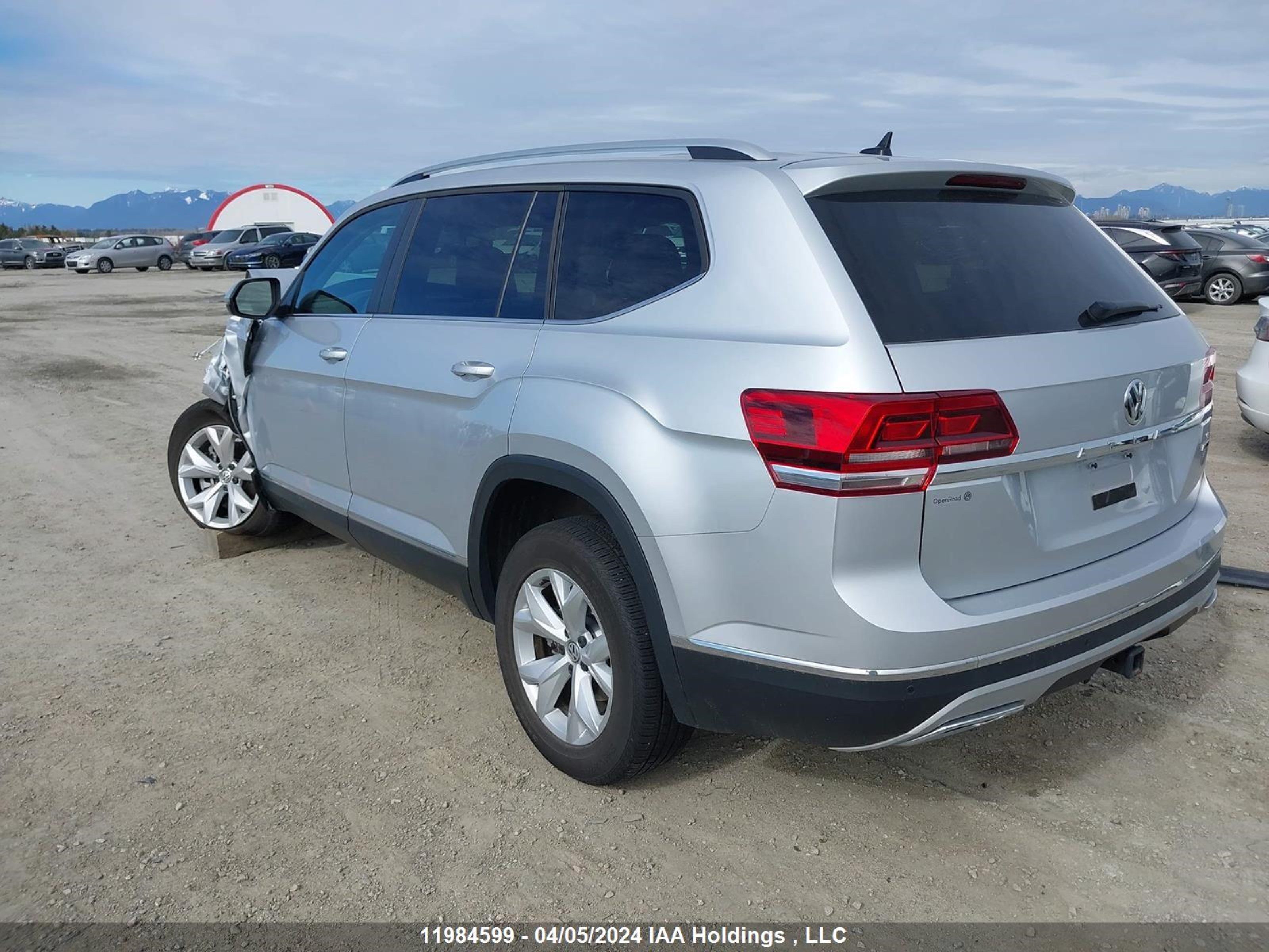 Photo 2 VIN: 1V2MR2CA0JC560302 - VOLKSWAGEN ATLAS 