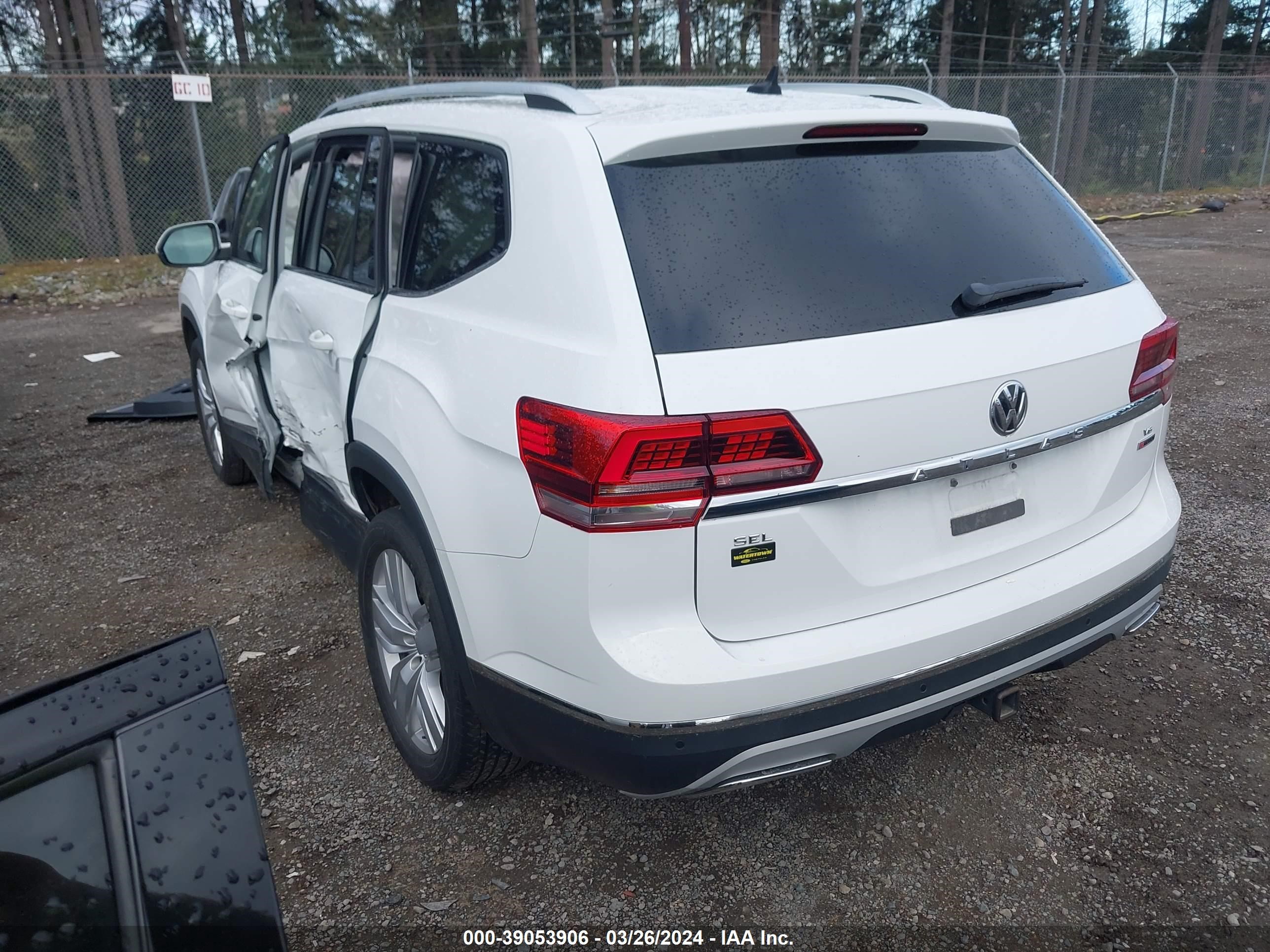 Photo 2 VIN: 1V2MR2CA0LC504332 - VOLKSWAGEN ATLAS 