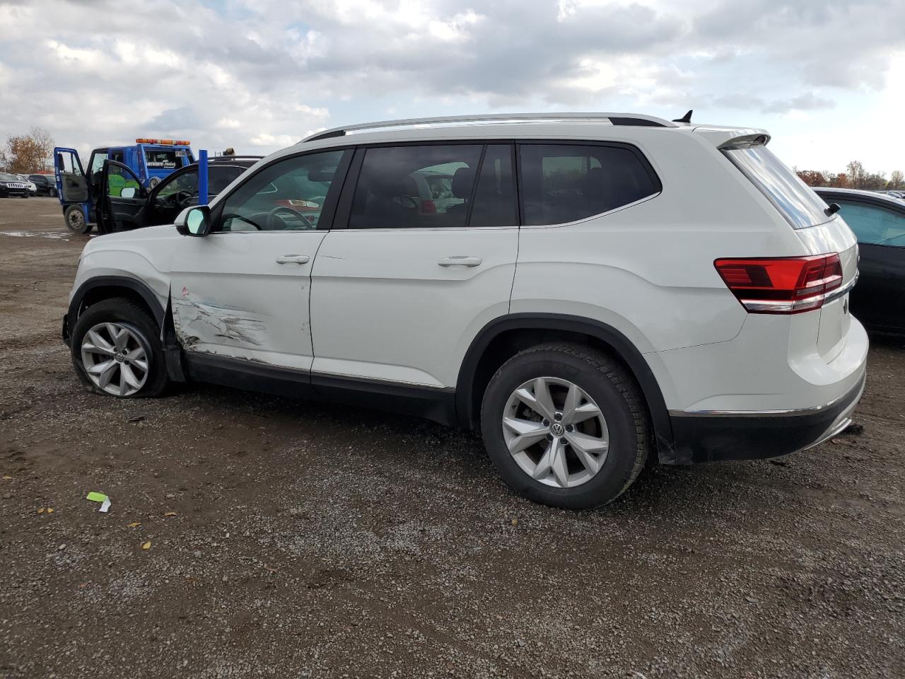 Photo 1 VIN: 1V2MR2CA6KC545689 - VOLKSWAGEN ATLAS 