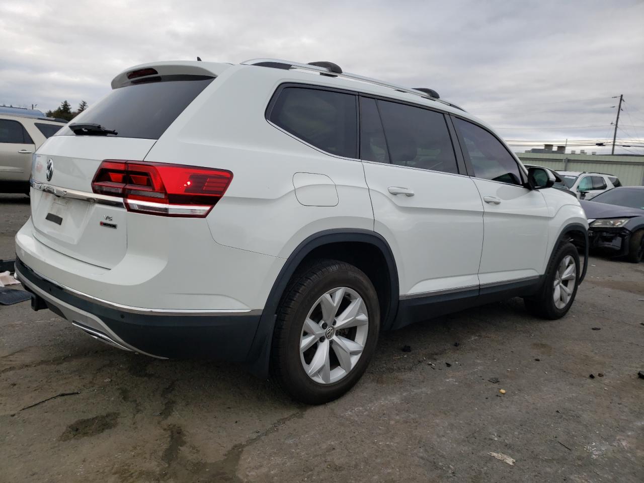 Photo 2 VIN: 1V2MR2CA7JC522243 - VOLKSWAGEN ATLAS 