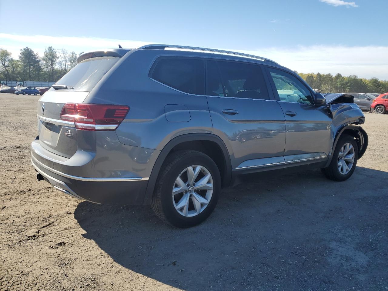 Photo 2 VIN: 1V2MR2CA7JC561043 - VOLKSWAGEN ATLAS 