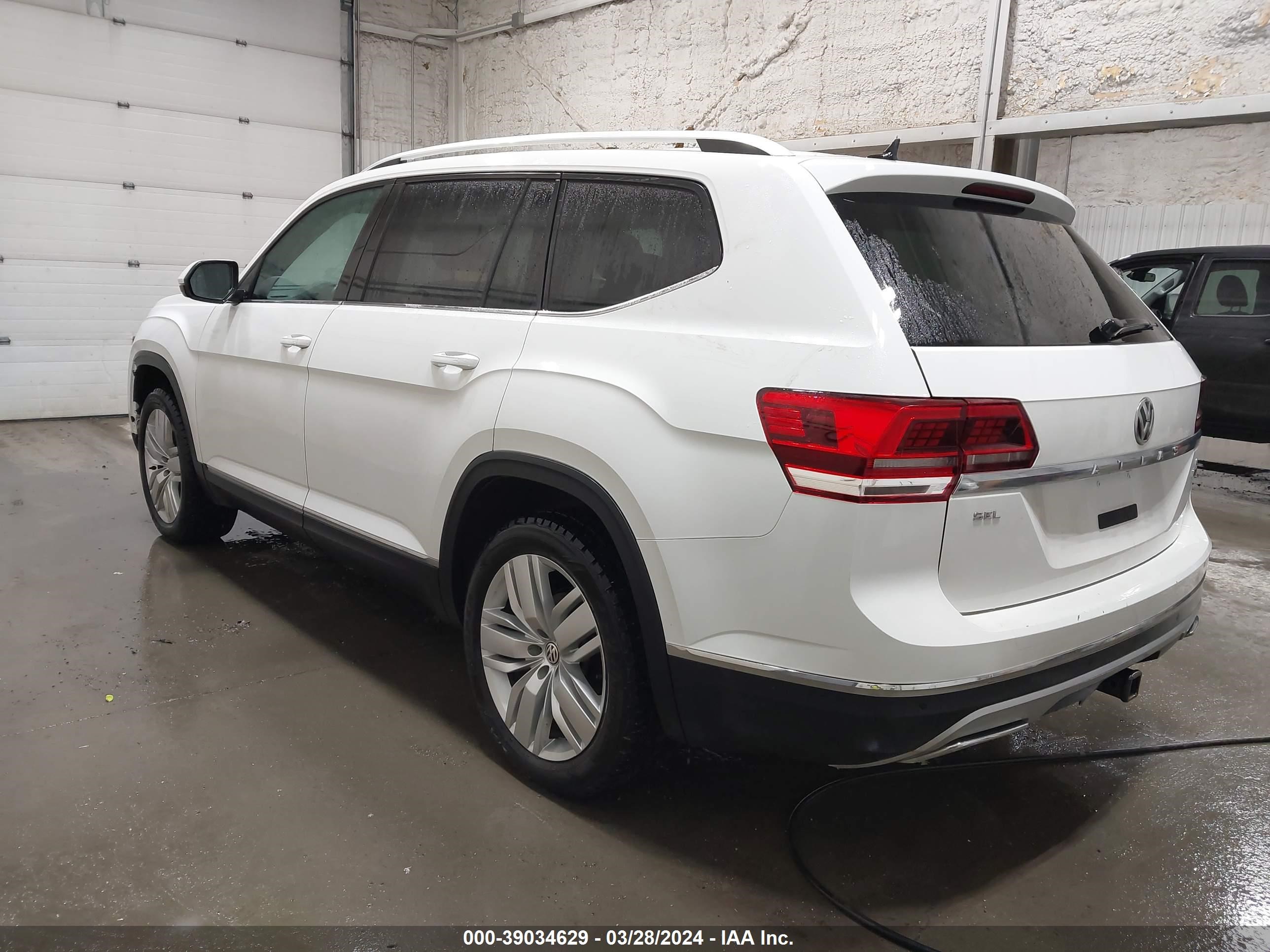 Photo 2 VIN: 1V2MR2CA9KC595891 - VOLKSWAGEN ATLAS 