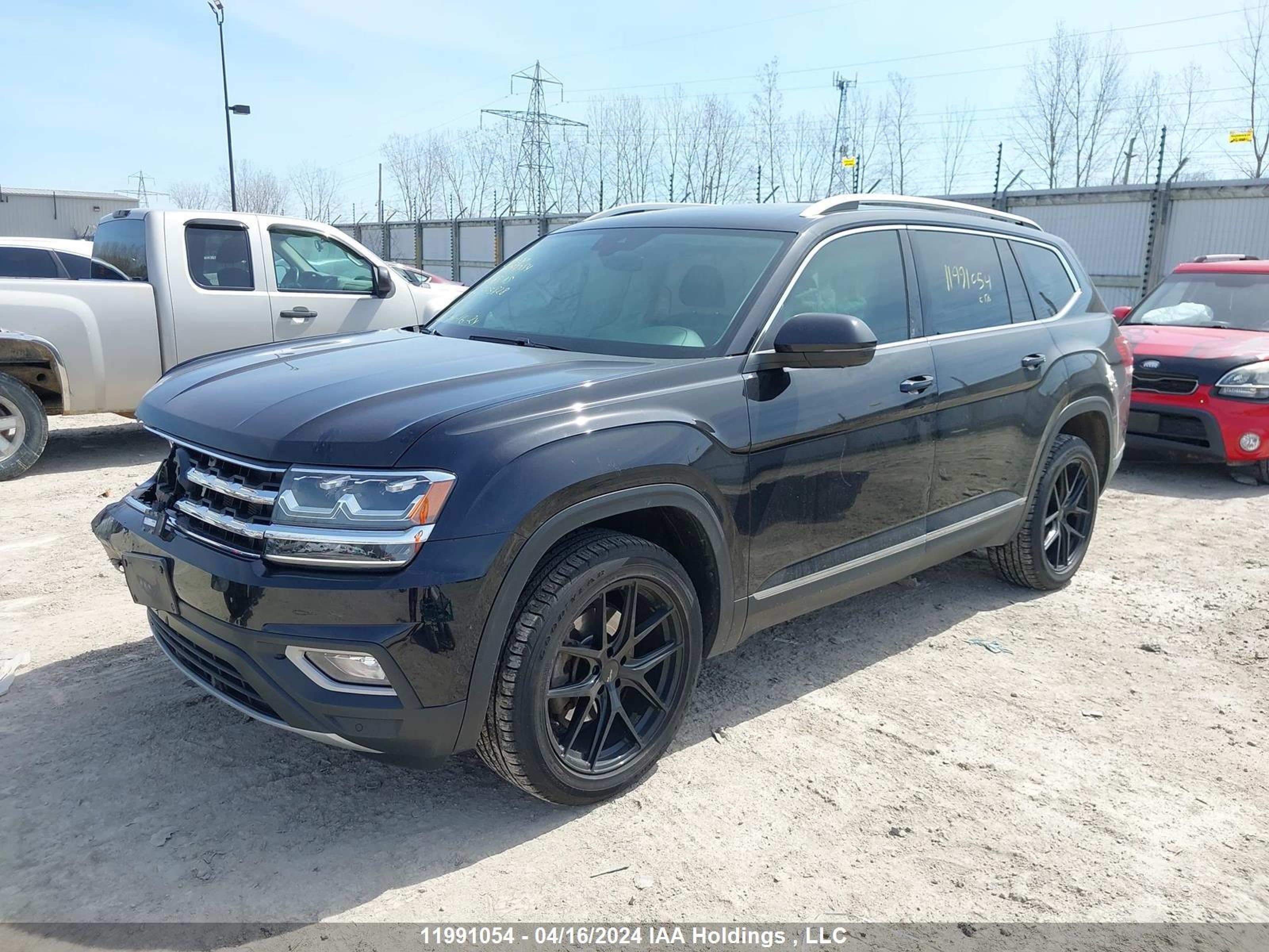 Photo 1 VIN: 1V2NR2CA1KC585828 - VOLKSWAGEN ATLAS 