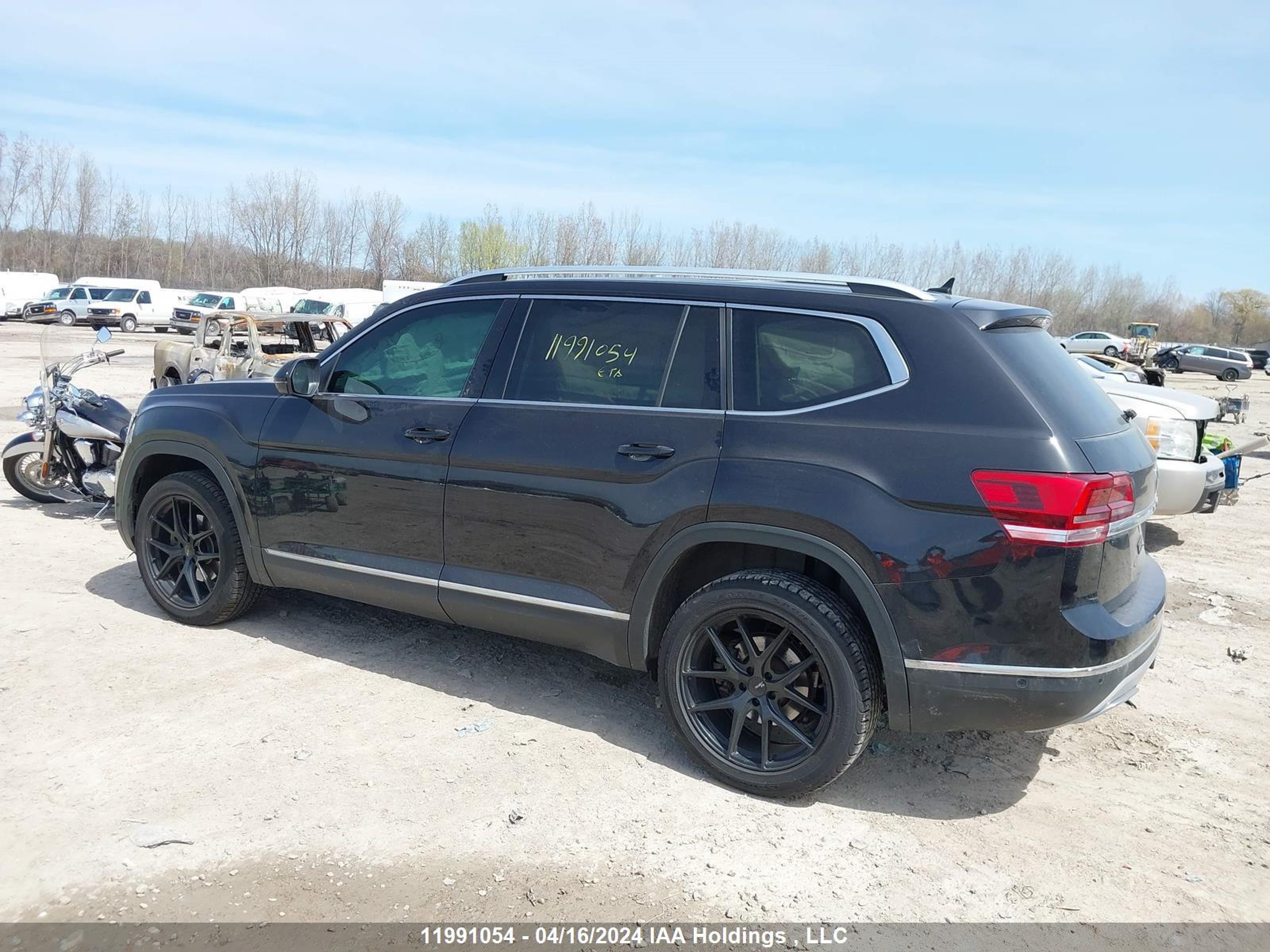 Photo 13 VIN: 1V2NR2CA1KC585828 - VOLKSWAGEN ATLAS 