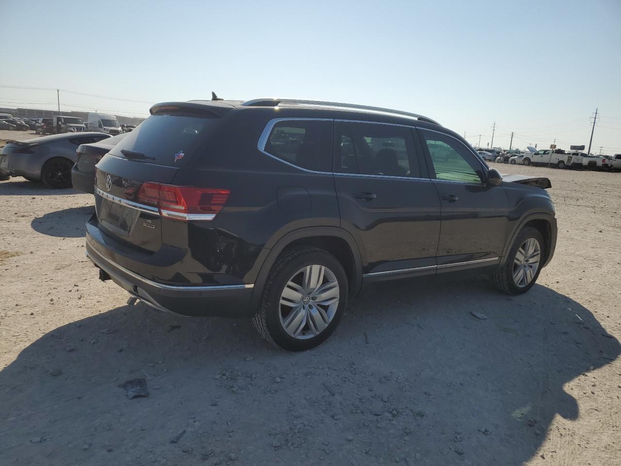 Photo 3 VIN: 1V2NR2CA3JC526701 - VOLKSWAGEN ATLAS 