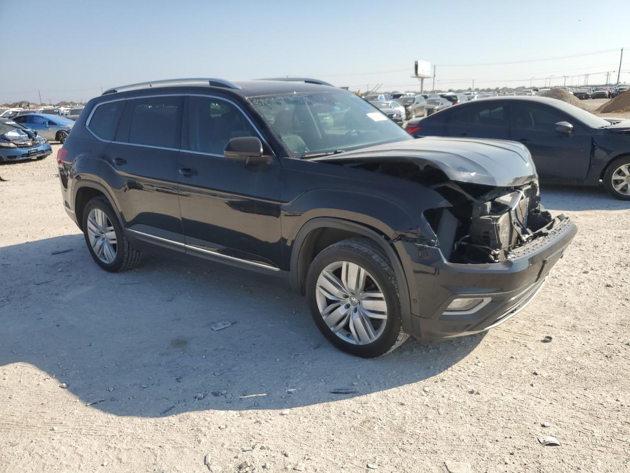 Photo 4 VIN: 1V2NR2CA3JC526701 - VOLKSWAGEN ATLAS 