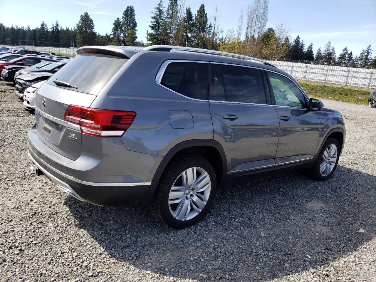 Photo 2 VIN: 1V2NR2CA3JC559777 - VOLKSWAGEN ATLAS 