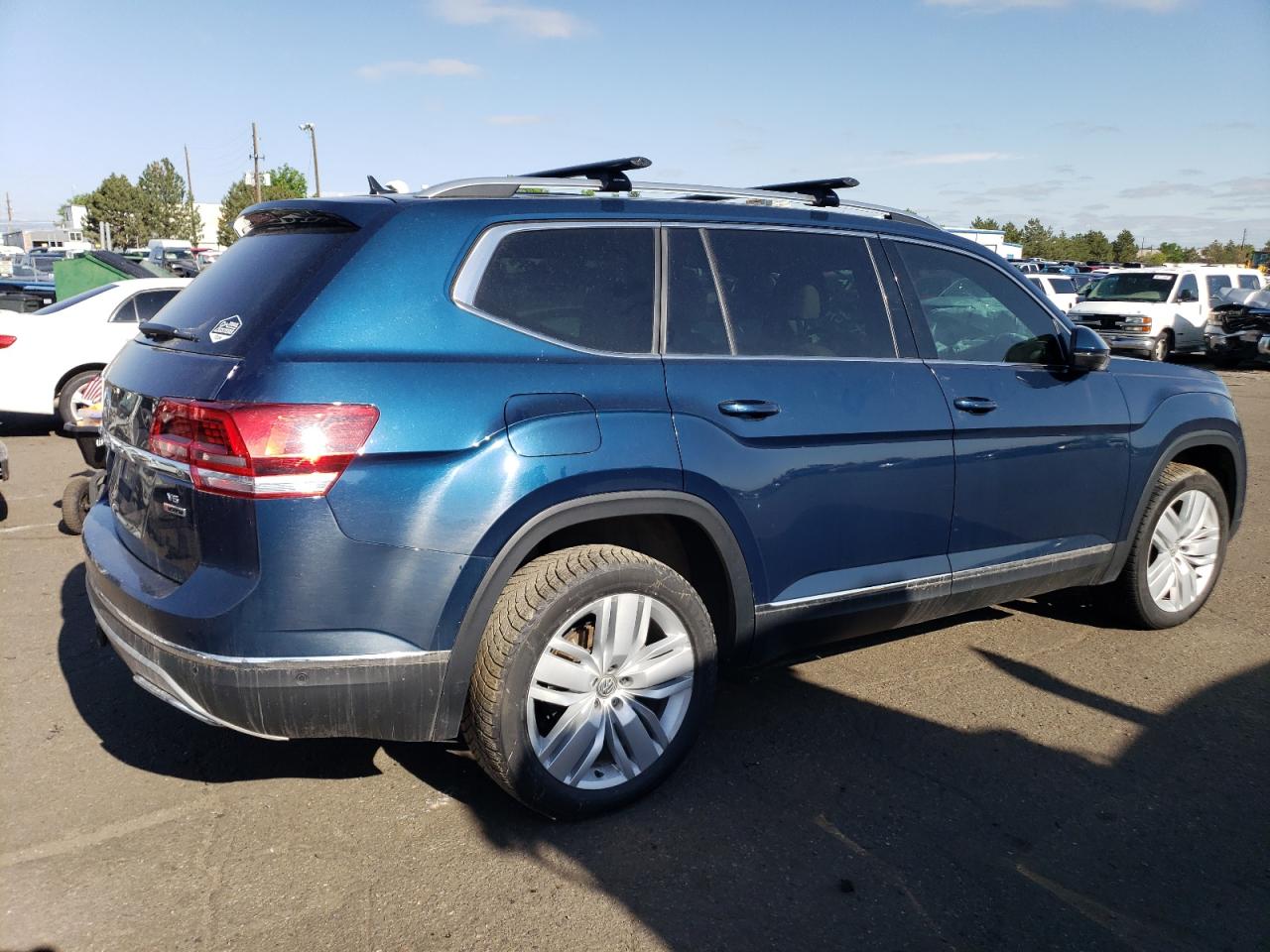 Photo 2 VIN: 1V2NR2CA4JC560212 - VOLKSWAGEN ATLAS 