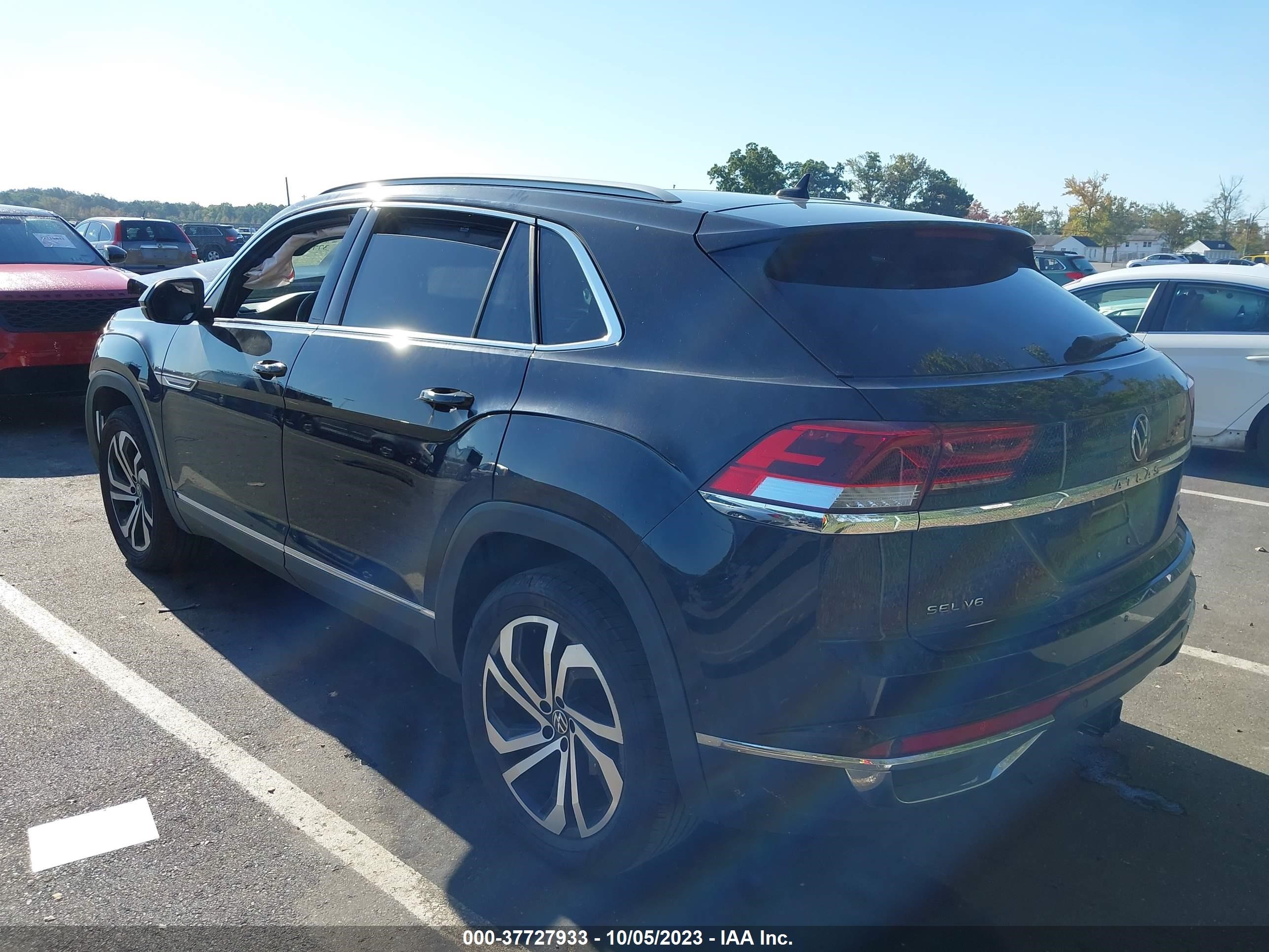 Photo 2 VIN: 1V2TE2CA7MC215893 - VOLKSWAGEN ATLAS CROSS SPORT 