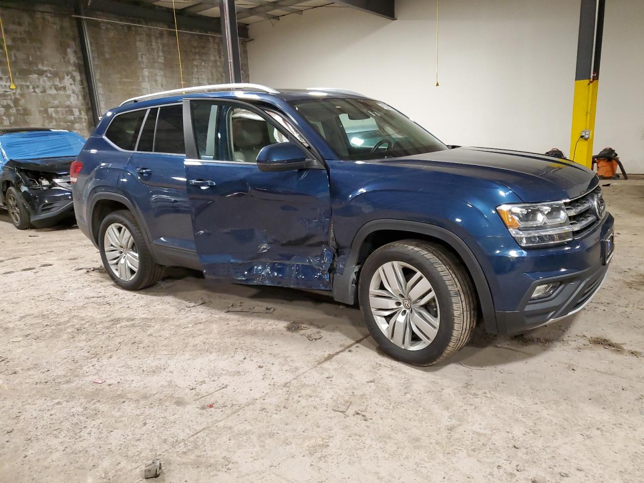 Photo 3 VIN: 1V2UR2CA1KC598770 - VOLKSWAGEN ATLAS 