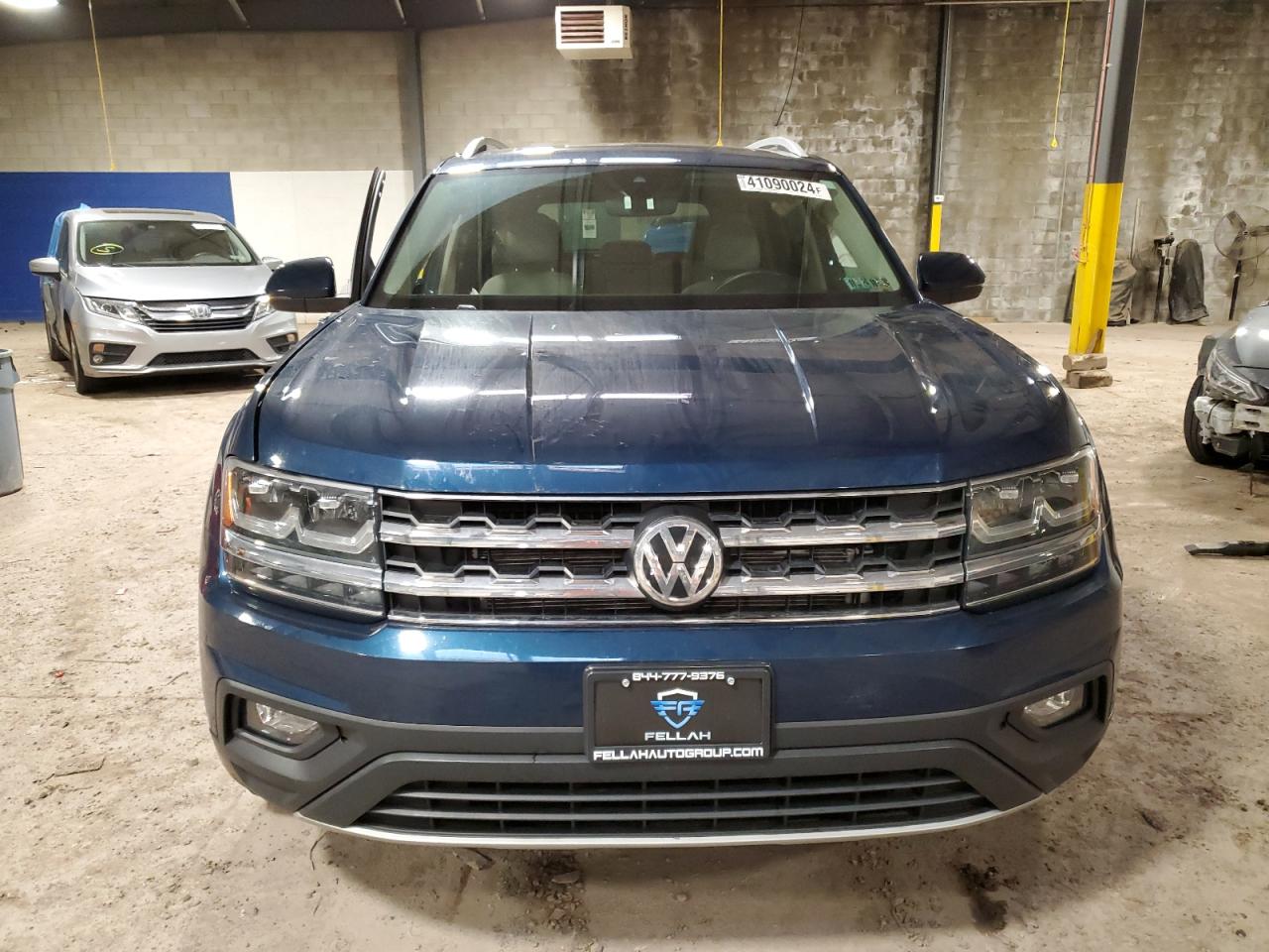 Photo 4 VIN: 1V2UR2CA1KC598770 - VOLKSWAGEN ATLAS 