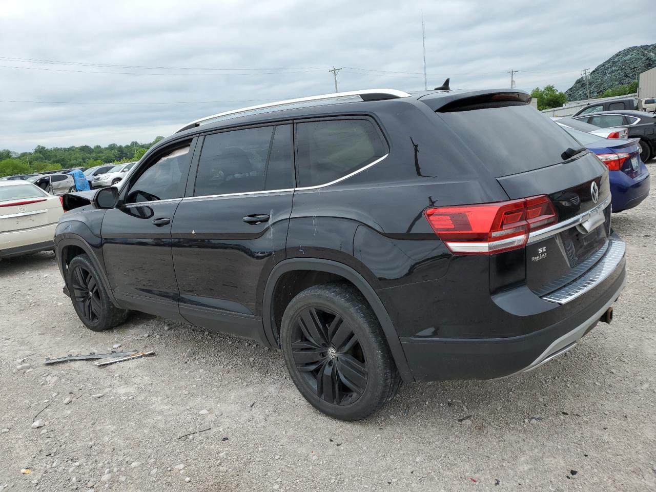 Photo 1 VIN: 1V2UR2CAXKC509780 - VOLKSWAGEN ATLAS 