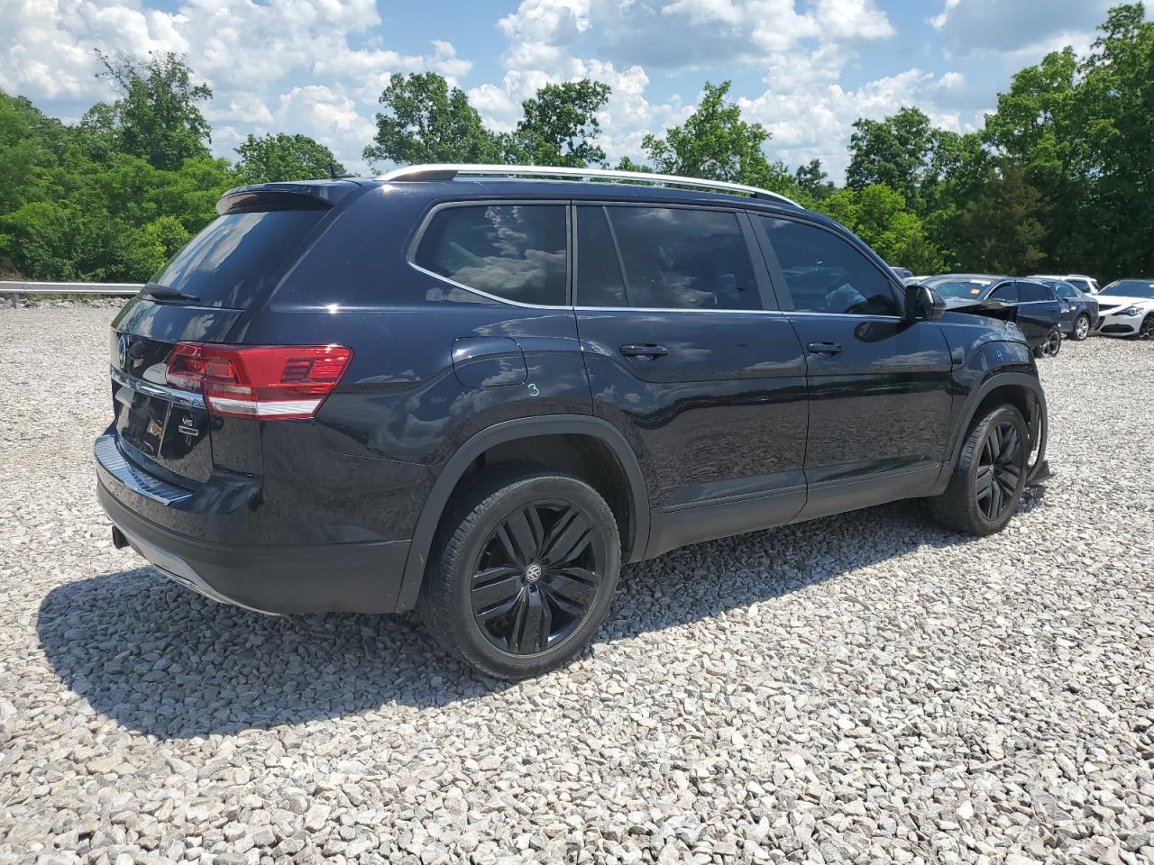 Photo 2 VIN: 1V2UR2CAXKC509780 - VOLKSWAGEN ATLAS 