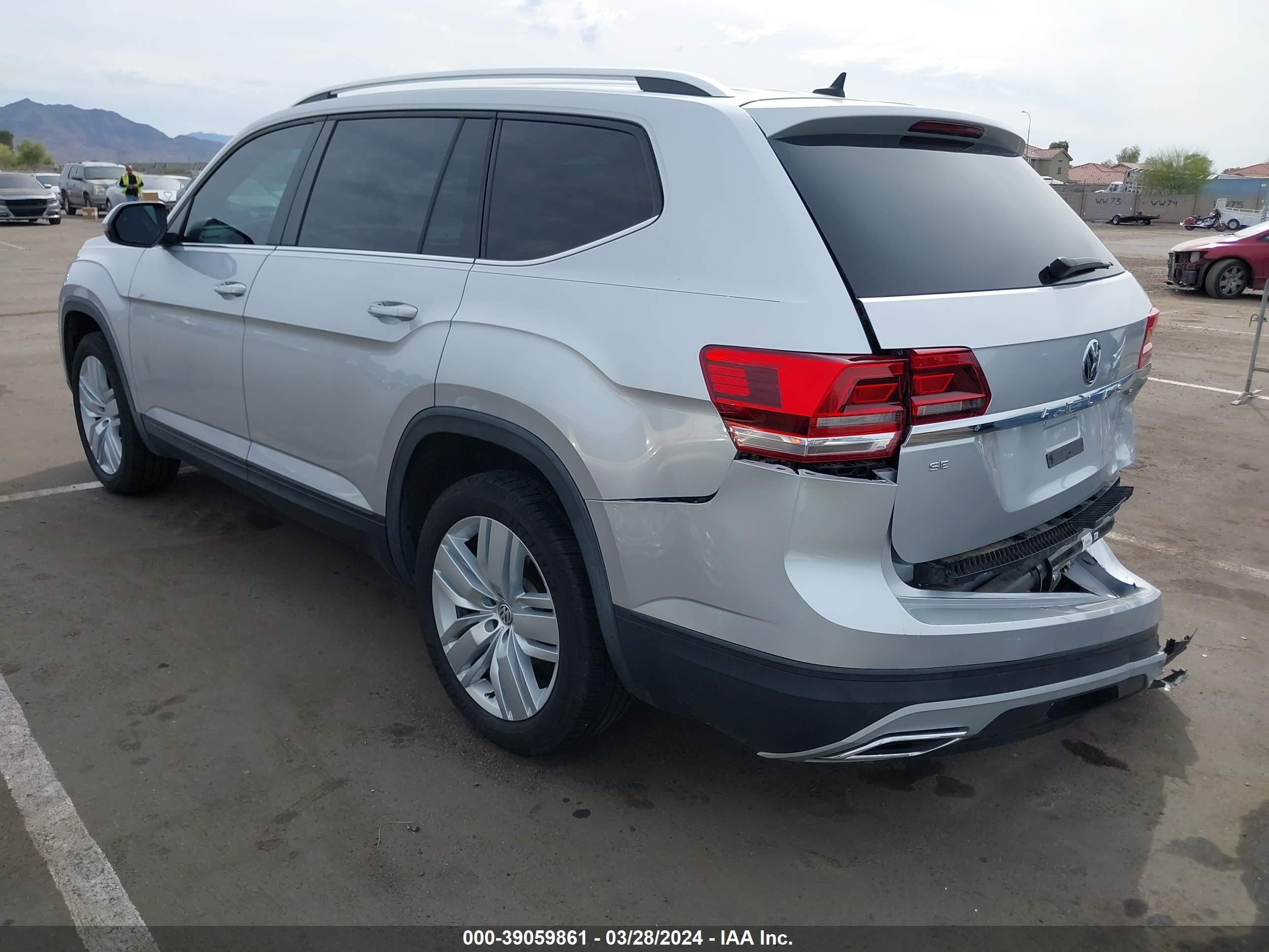 Photo 2 VIN: 1V2WR2CA7KC612468 - VOLKSWAGEN ATLAS 