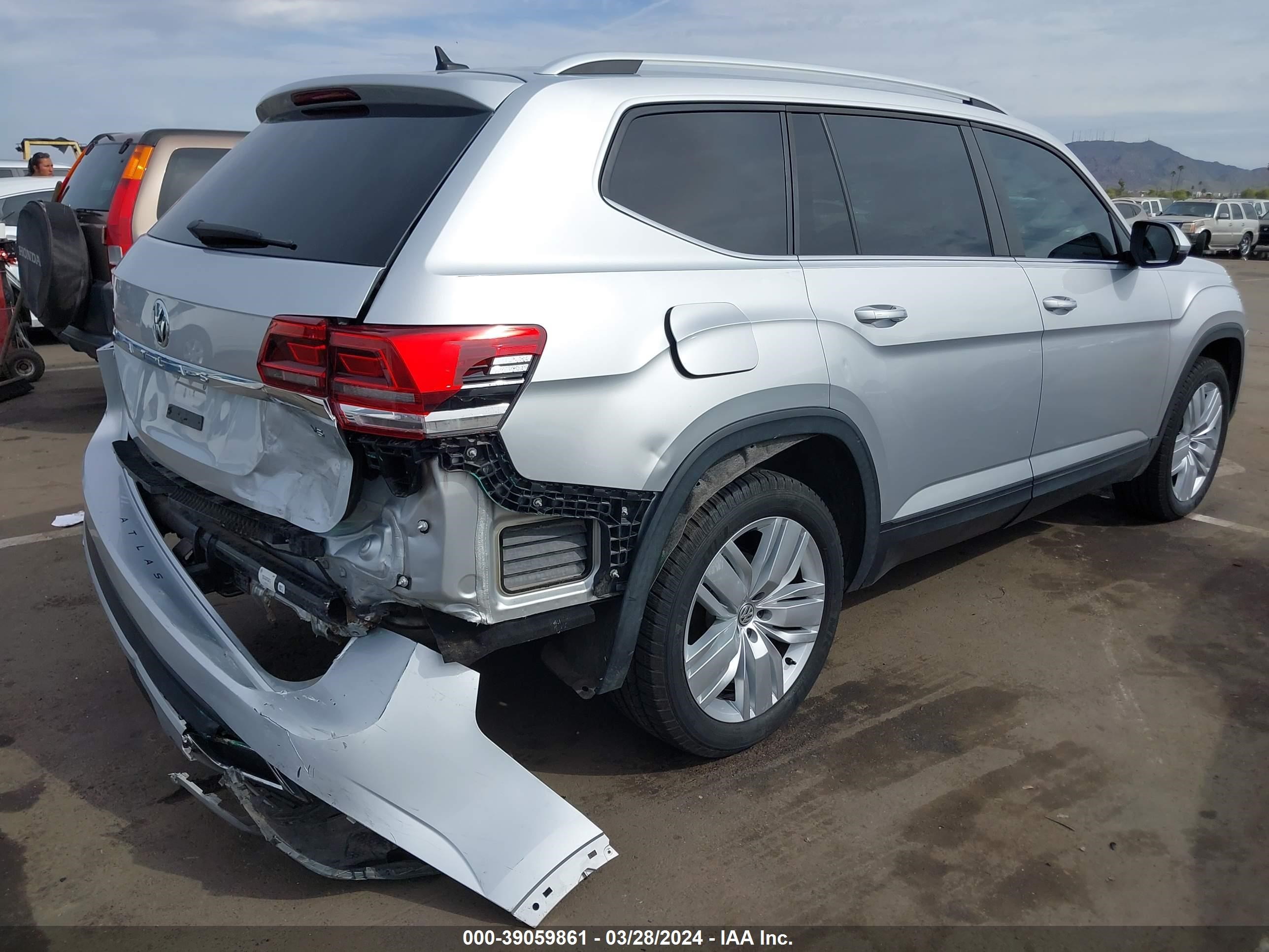 Photo 3 VIN: 1V2WR2CA7KC612468 - VOLKSWAGEN ATLAS 