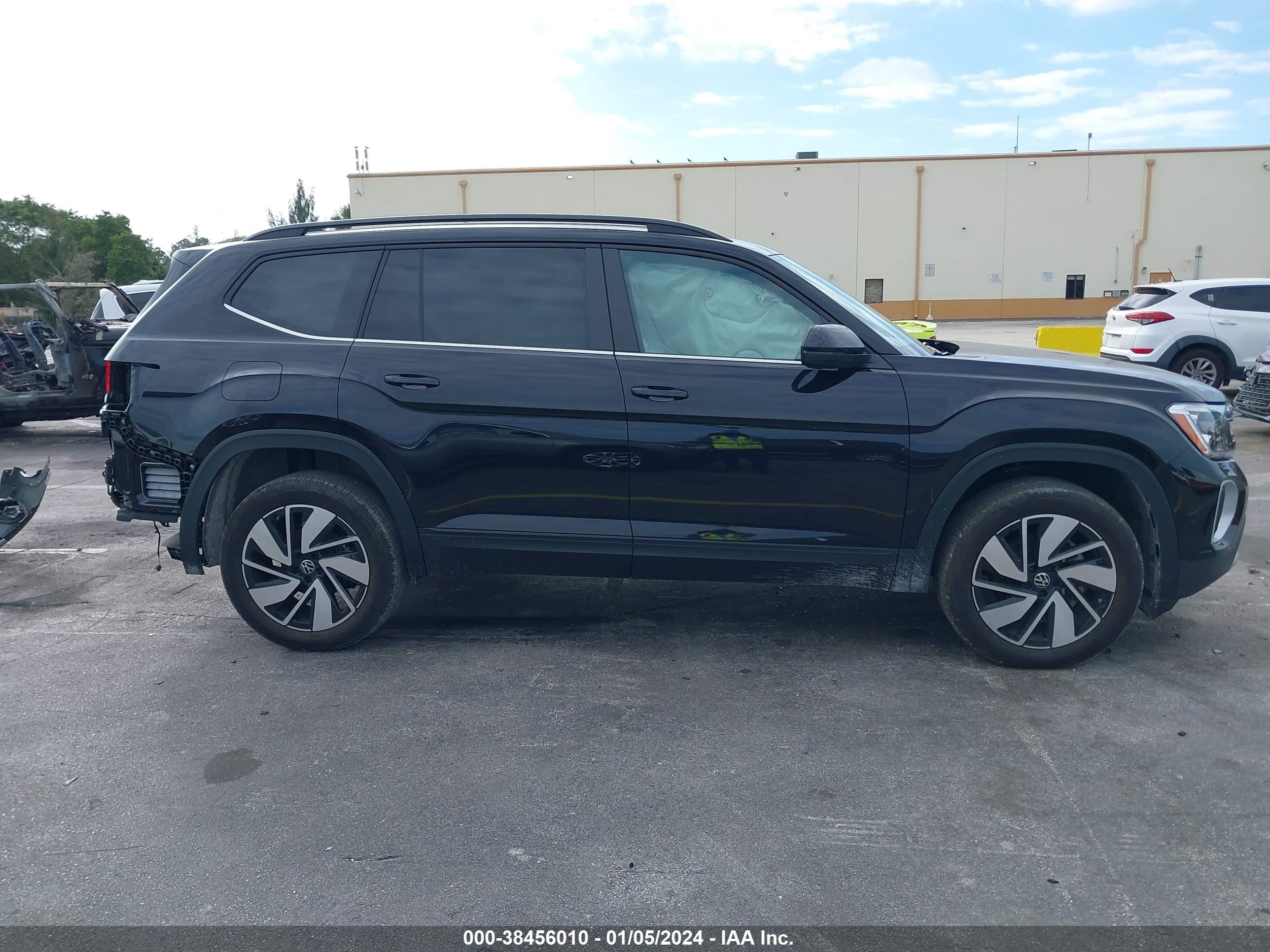 Photo 12 VIN: 1V2WR2CA7RC521453 - VOLKSWAGEN ATLAS 