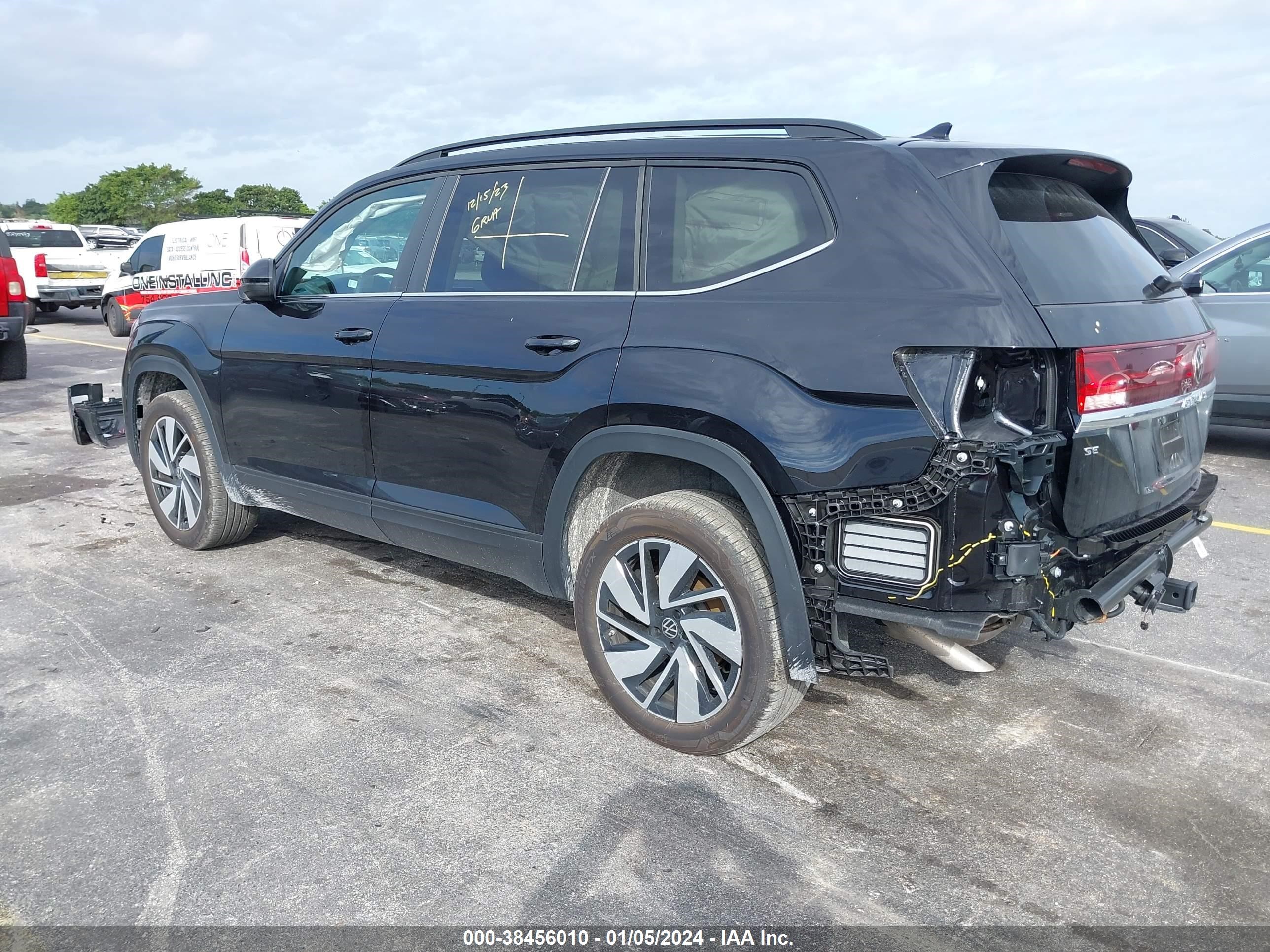 Photo 2 VIN: 1V2WR2CA7RC521453 - VOLKSWAGEN ATLAS 