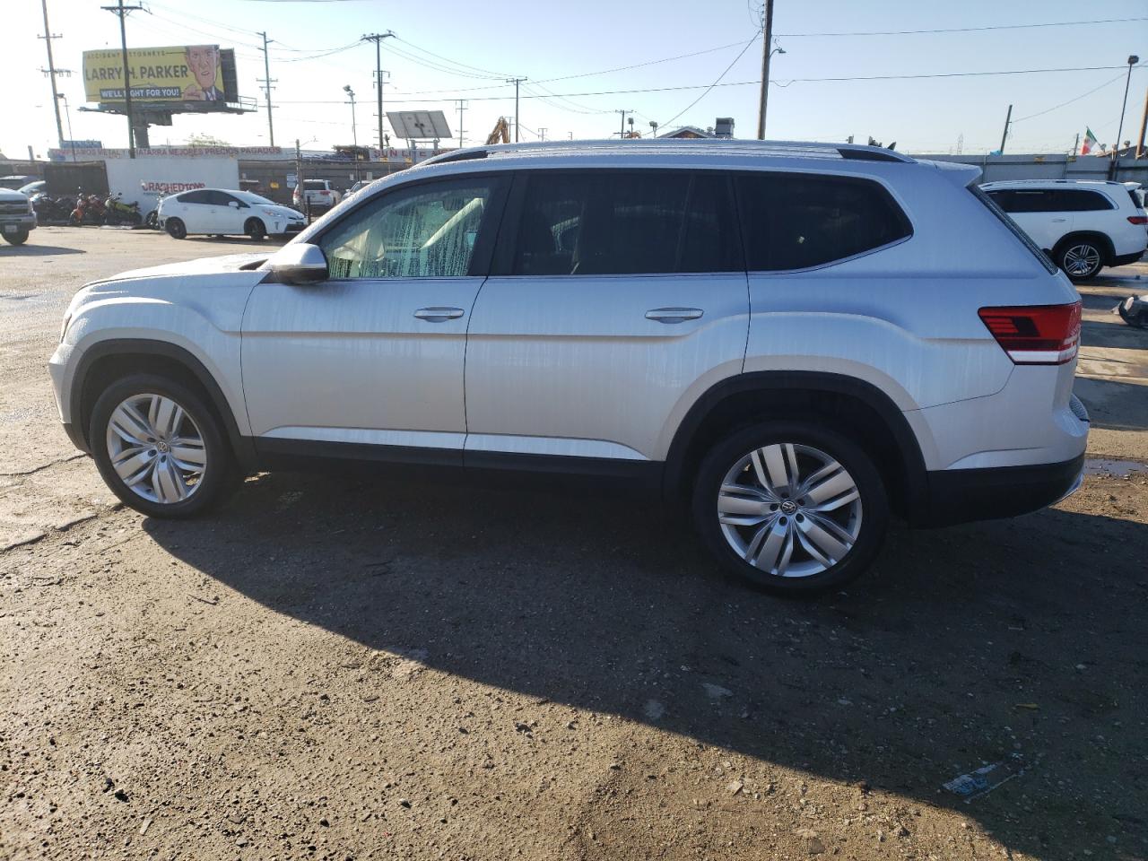 Photo 2 VIN: 1V2WR2CA8KC533407 - VOLKSWAGEN ATLAS 