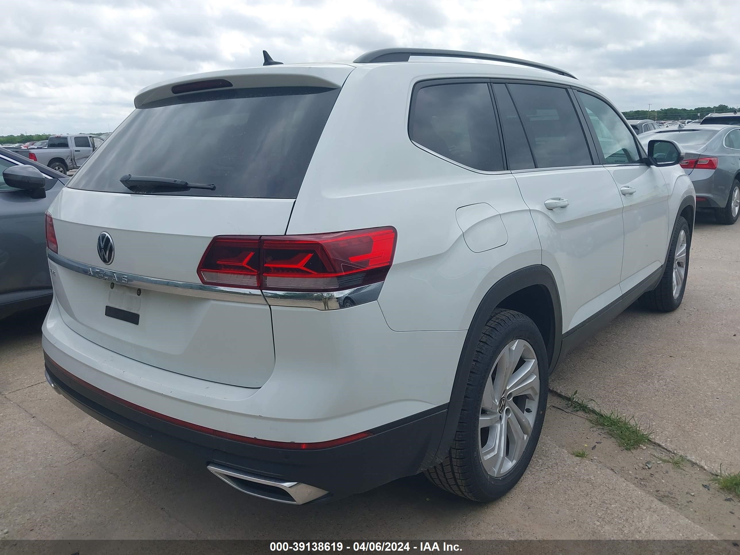 Photo 3 VIN: 1V2WR2CAXMC570347 - VOLKSWAGEN ATLAS 