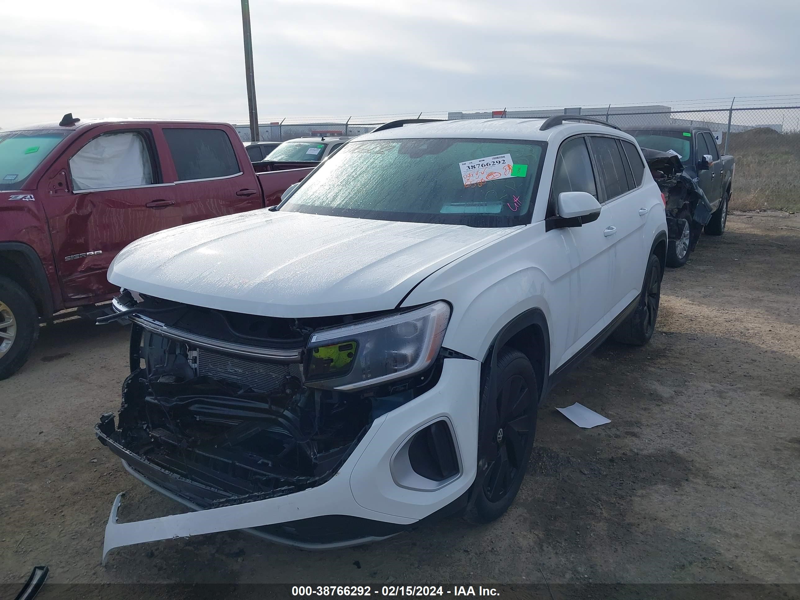 Photo 1 VIN: 1V2WR2CAXRC509068 - VOLKSWAGEN ATLAS 