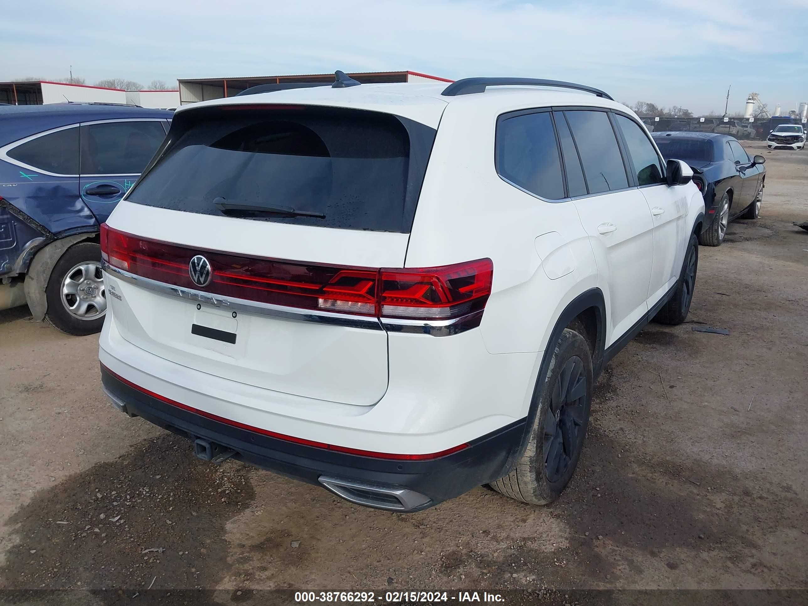 Photo 3 VIN: 1V2WR2CAXRC509068 - VOLKSWAGEN ATLAS 