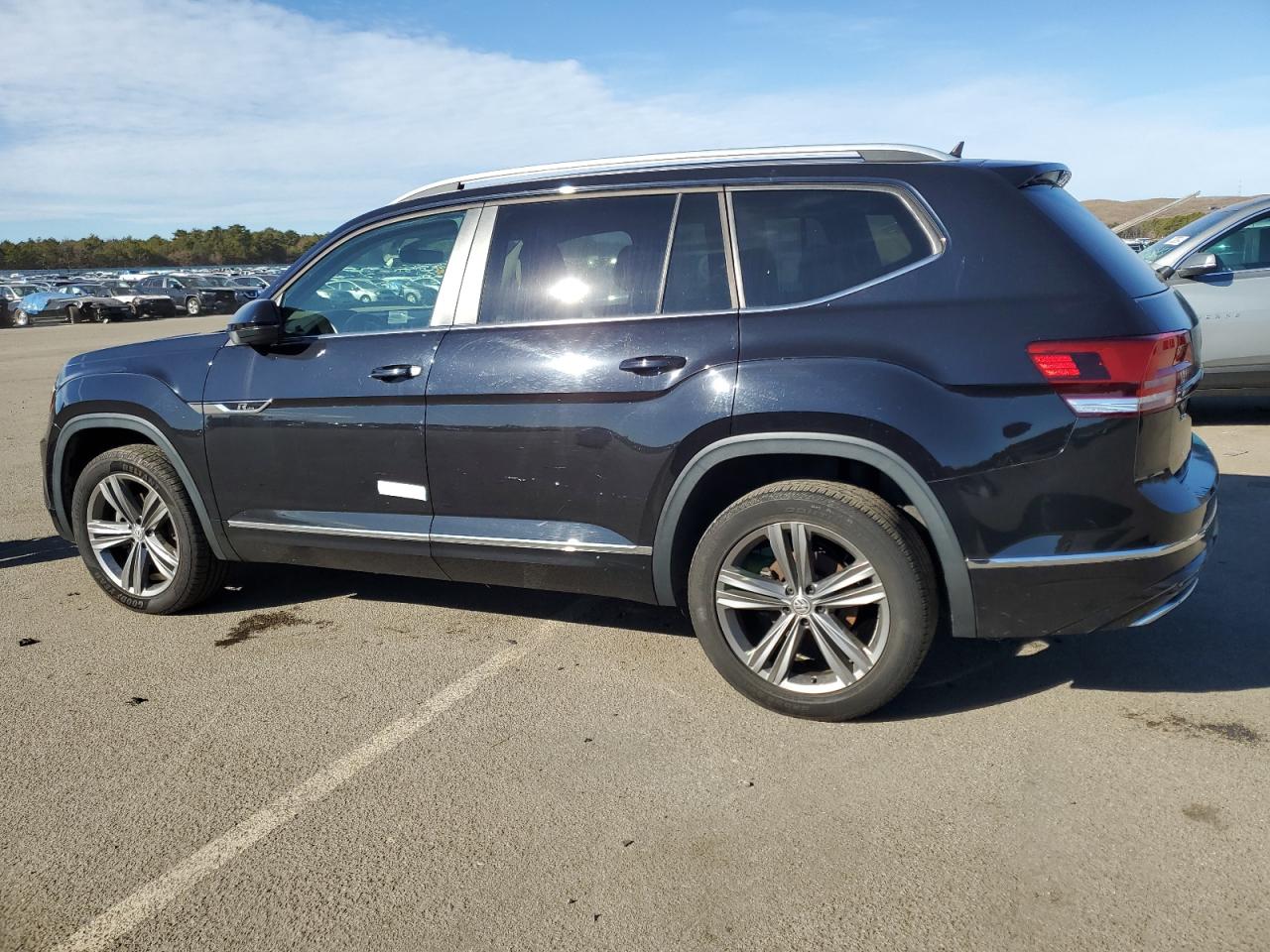 Photo 1 VIN: 1V2XR2CA0KC527055 - VOLKSWAGEN ATLAS 