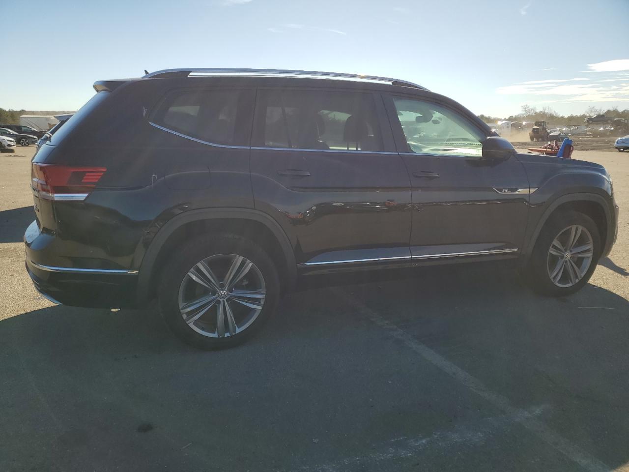 Photo 2 VIN: 1V2XR2CA0KC527055 - VOLKSWAGEN ATLAS 