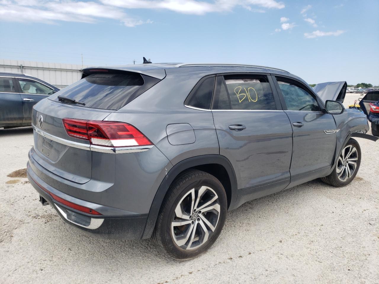 Photo 2 VIN: 1V2YE2CA8LC215972 - VOLKSWAGEN ATLAS 