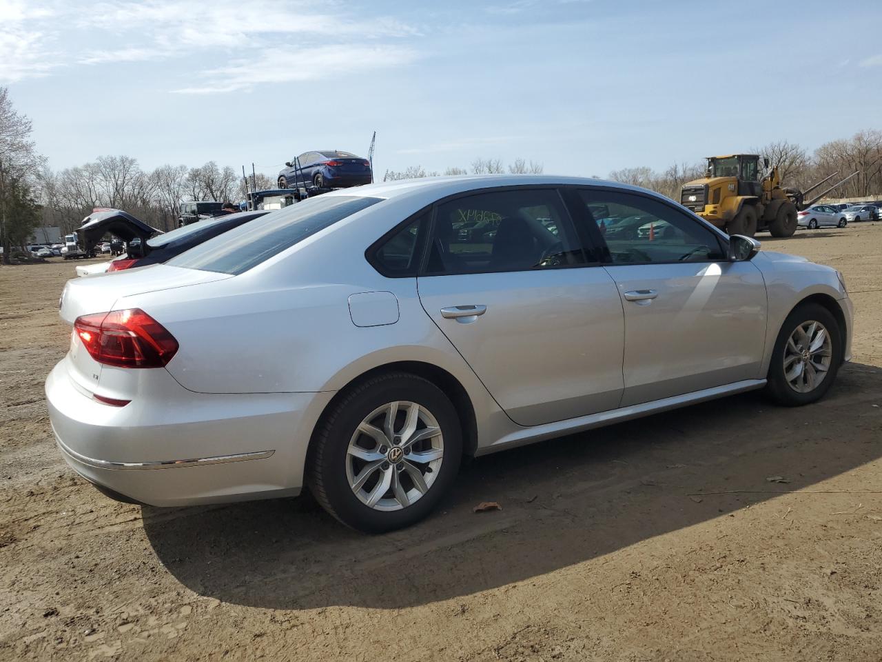 Photo 2 VIN: 1VWAA7A30JC042619 - VOLKSWAGEN PASSAT 