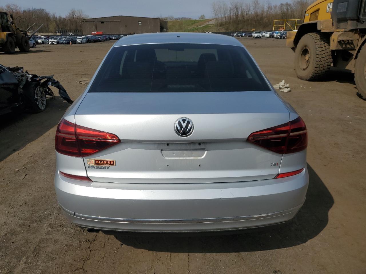 Photo 5 VIN: 1VWAA7A30JC042619 - VOLKSWAGEN PASSAT 