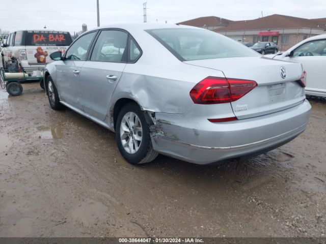 Photo 2 VIN: 1VWAA7A31JC018166 - VOLKSWAGEN PASSAT 