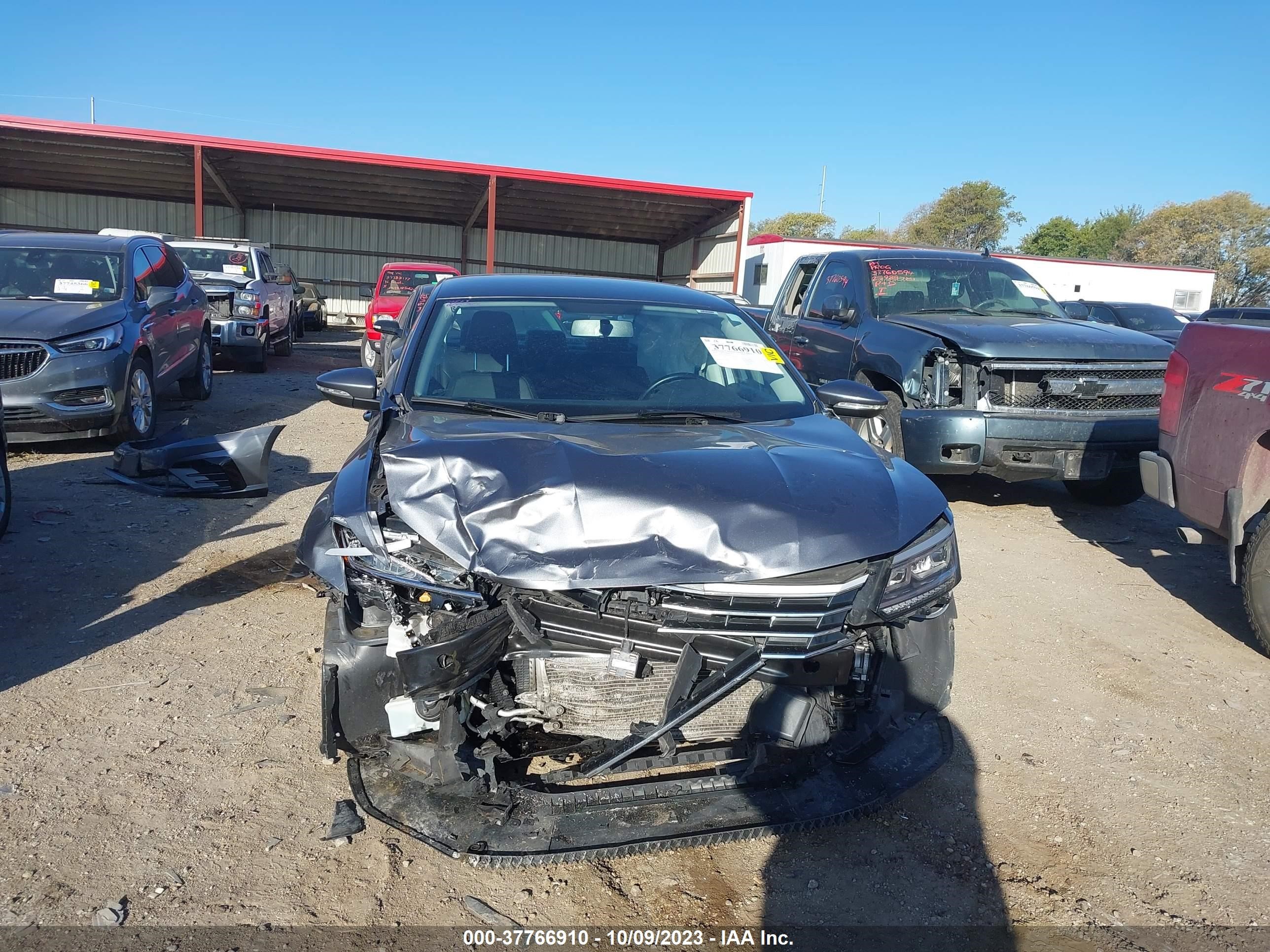 Photo 5 VIN: 1VWAA7A32JC013655 - VOLKSWAGEN PASSAT 