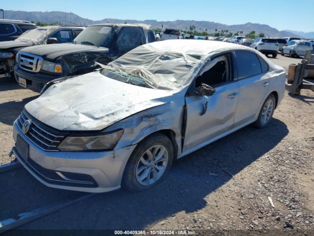 Photo 1 VIN: 1VWAA7A32JC044677 - VOLKSWAGEN PASSAT 