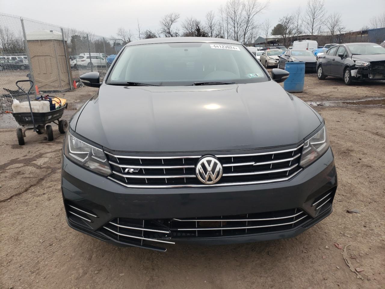 Photo 4 VIN: 1VWAA7A33JC001269 - VOLKSWAGEN PASSAT 