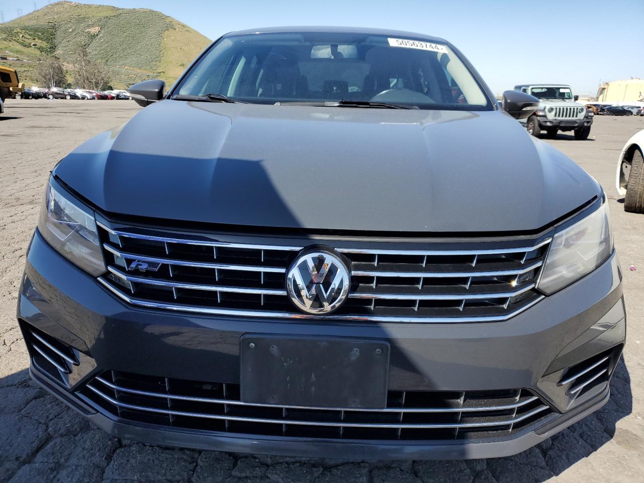 Photo 4 VIN: 1VWAA7A33JC013745 - VOLKSWAGEN PASSAT 