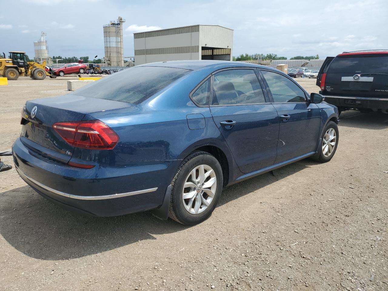 Photo 2 VIN: 1VWAA7A34JC010370 - VOLKSWAGEN PASSAT 