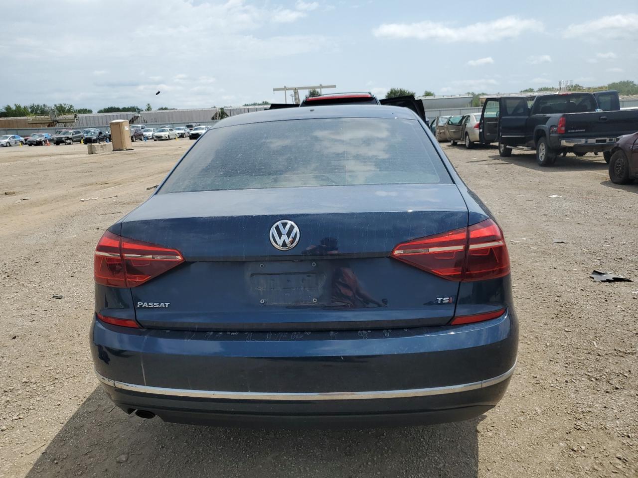 Photo 5 VIN: 1VWAA7A34JC010370 - VOLKSWAGEN PASSAT 