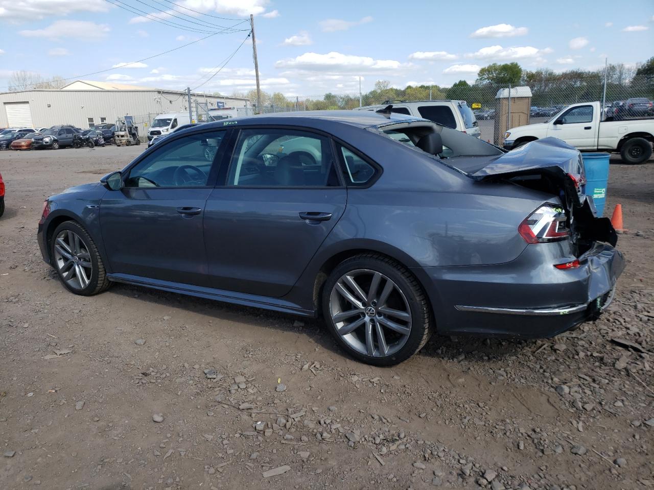 Photo 1 VIN: 1VWAA7A34JC033258 - VOLKSWAGEN PASSAT 