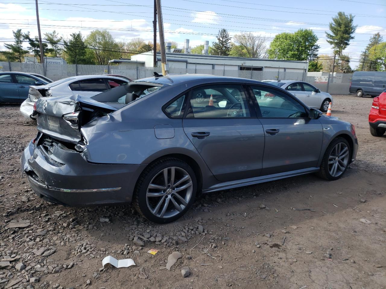 Photo 2 VIN: 1VWAA7A34JC033258 - VOLKSWAGEN PASSAT 