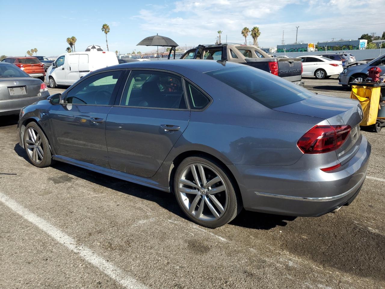 Photo 1 VIN: 1VWAA7A37JC028913 - VOLKSWAGEN PASSAT 