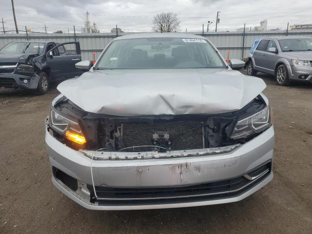 Photo 4 VIN: 1VWAA7A37JC031469 - VOLKSWAGEN PASSAT S 