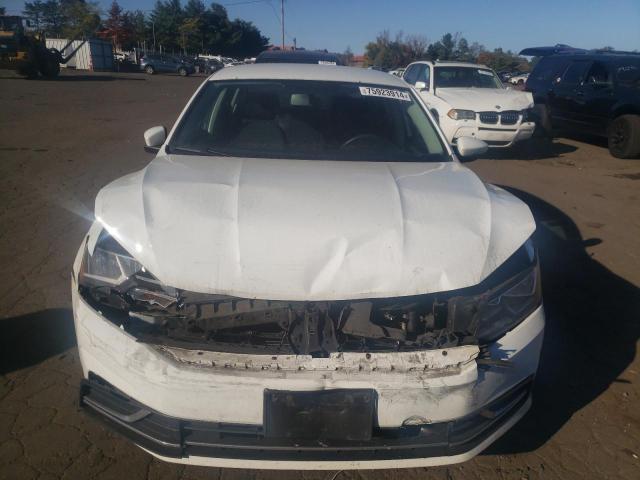 Photo 4 VIN: 1VWAA7A38JC005043 - VOLKSWAGEN PASSAT S 