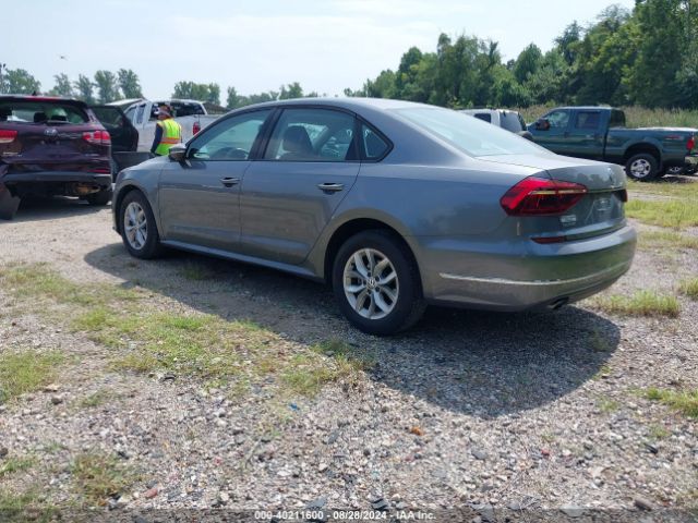 Photo 2 VIN: 1VWAA7A38JC026300 - VOLKSWAGEN PASSAT 