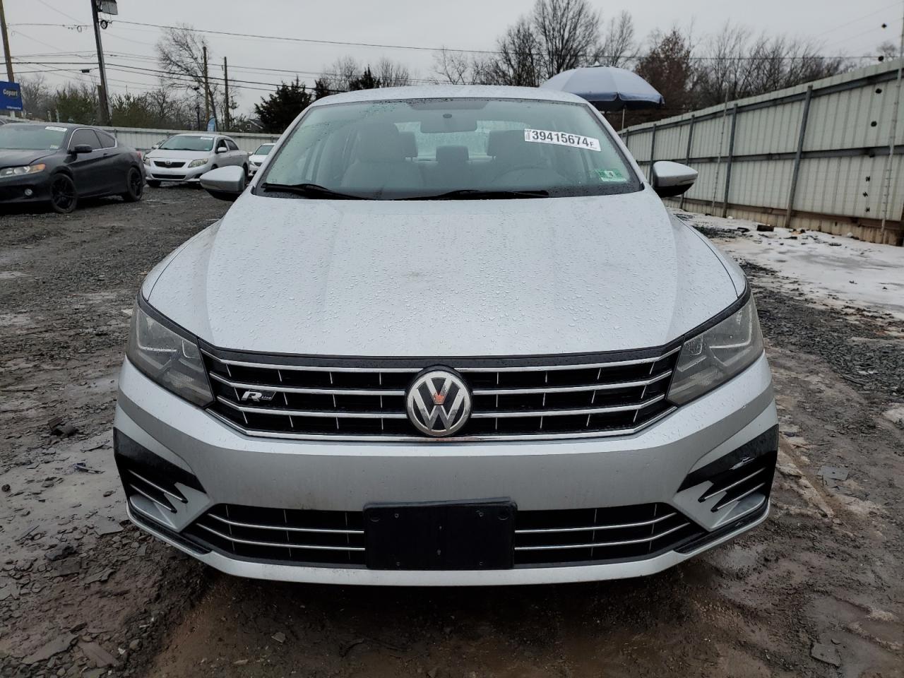 Photo 4 VIN: 1VWAA7A3XJC005089 - VOLKSWAGEN PASSAT 