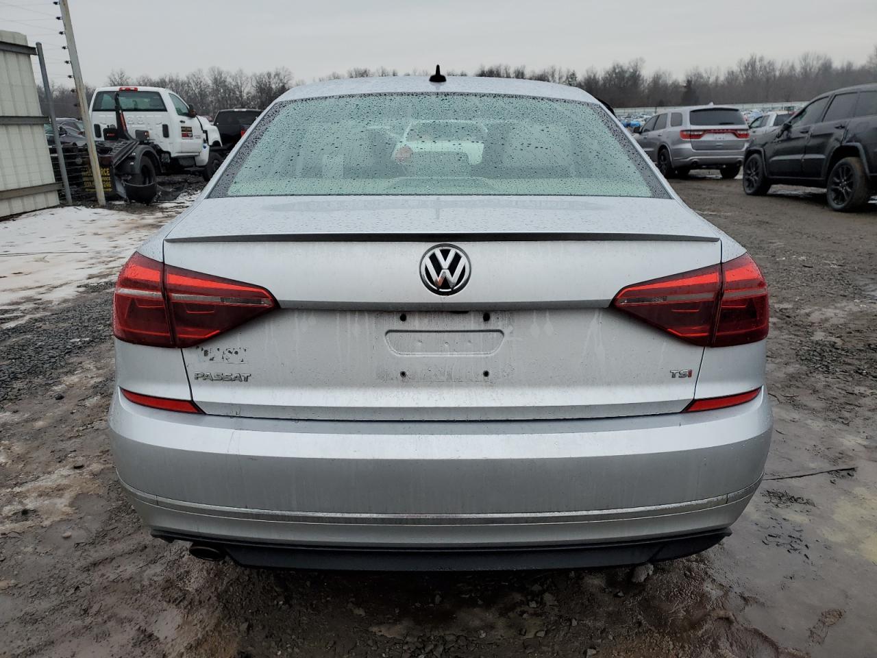 Photo 5 VIN: 1VWAA7A3XJC005089 - VOLKSWAGEN PASSAT 