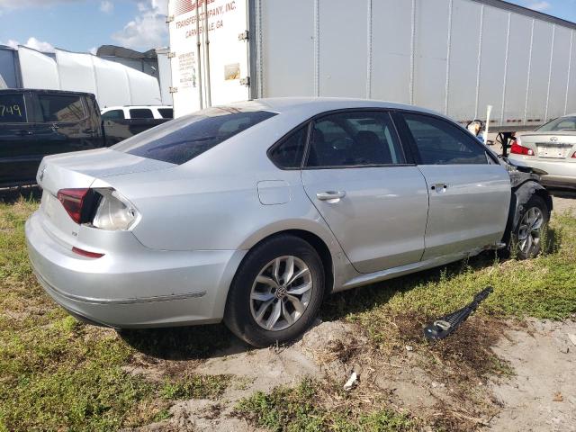 Photo 2 VIN: 1VWAA7A3XJC009207 - VOLKSWAGEN PASSAT S 