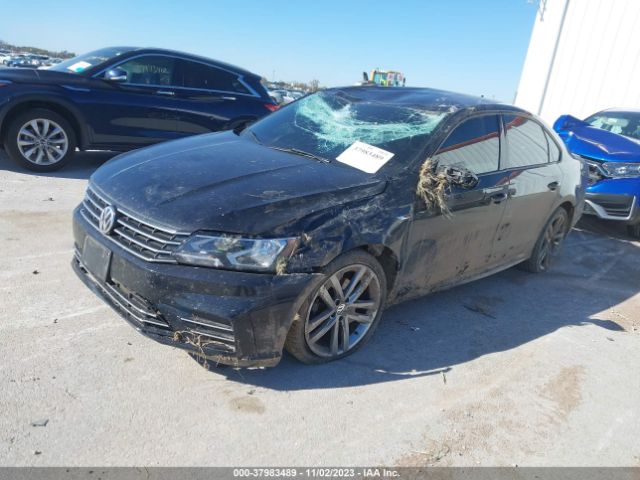 Photo 1 VIN: 1VWAA7A3XJC016447 - VOLKSWAGEN PASSAT 