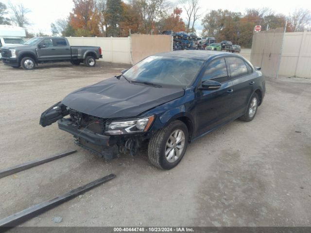 Photo 1 VIN: 1VWAA7A3XJC021826 - VOLKSWAGEN PASSAT 