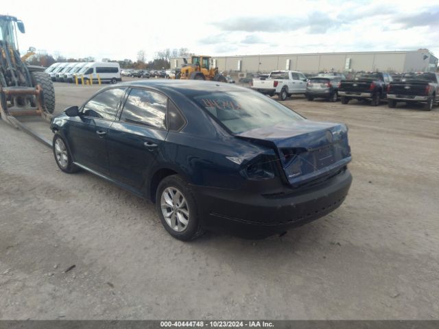 Photo 2 VIN: 1VWAA7A3XJC021826 - VOLKSWAGEN PASSAT 